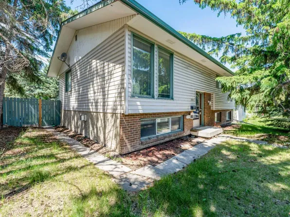 9611 24th St SW, Calgary, AB T2V 4L2