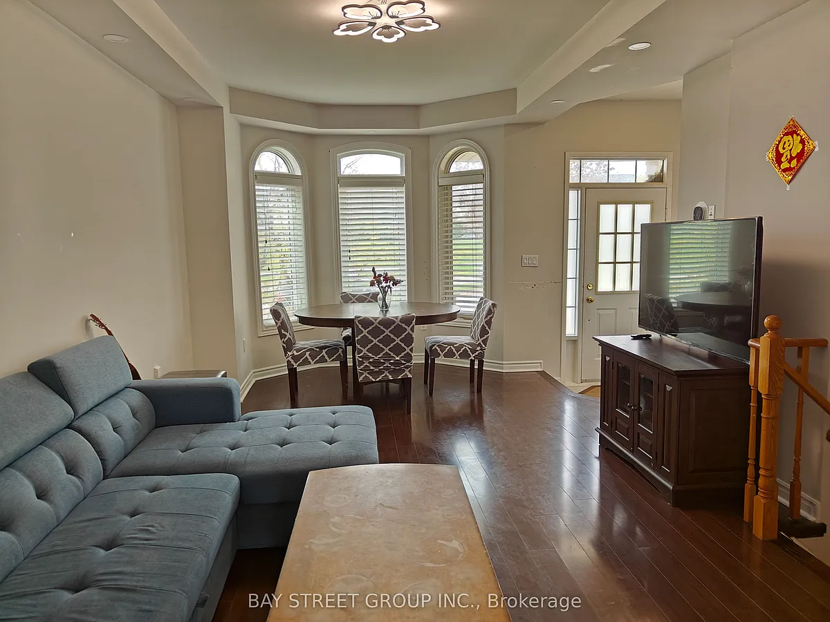 Building Photo - 256 Glenashton Dr