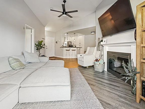 3rd image of 7127 Camino Degrazia Unit 129