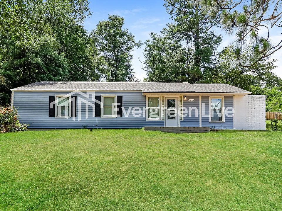 2435 Sumac Dr