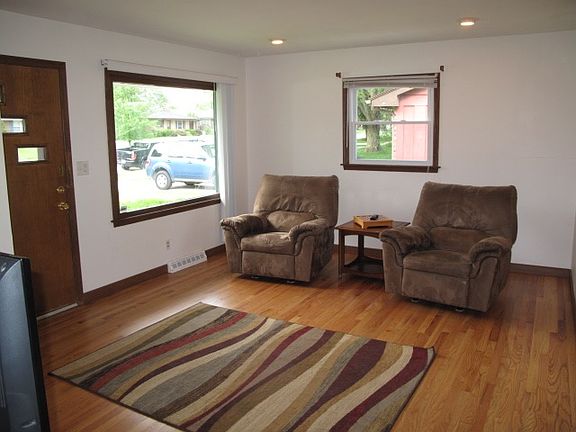 3rd image of 3907 Pleasant Valley Blvd