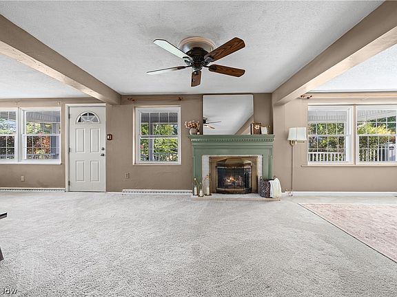 3rd image of 330 Perry Rd