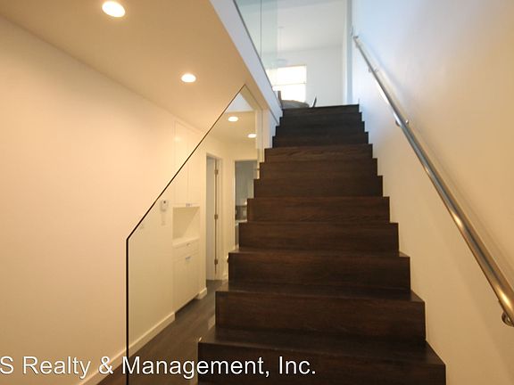 5th image of 810 California Ave
