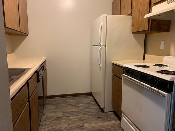 4th image of 709 Fieldstone Ct APT 3