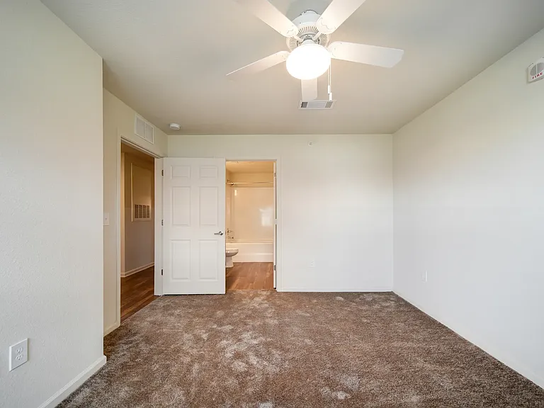 The Hub on Harris Apartment Homes — Photo 38