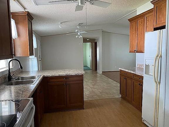 4th image of 1117 Wisteria Dr