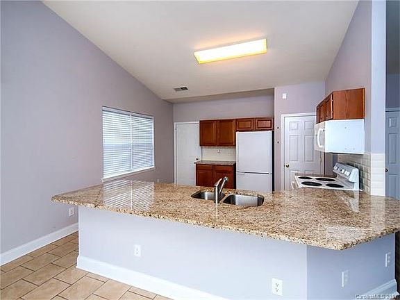 5th image of 1322 Charidge Ln