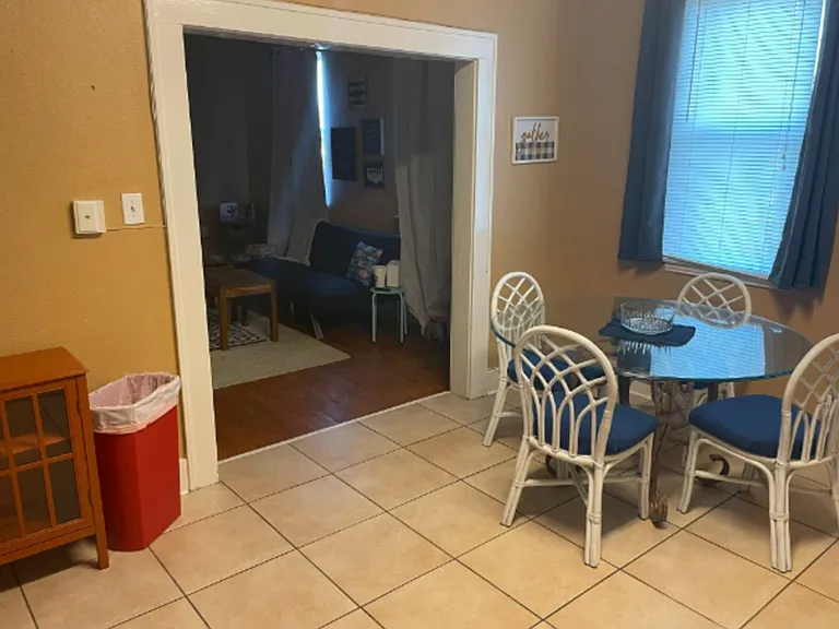 Carolyn St — Photo 4