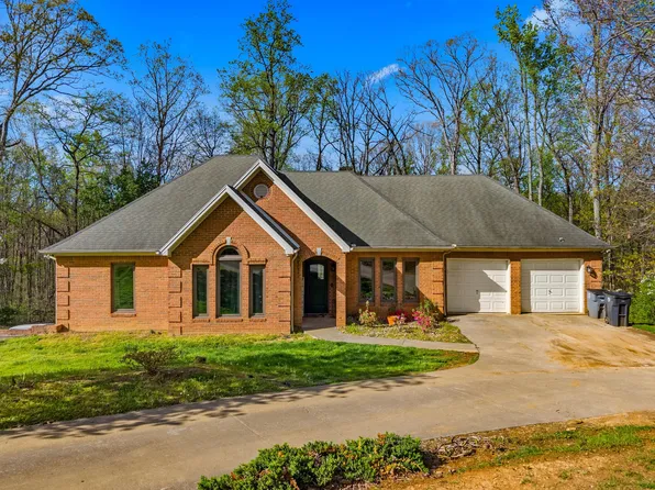 900 E Brentwood Dr, Morristown, TN 37814