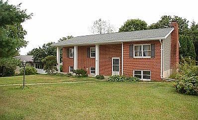 3rd image of 20 Kenwood Dr