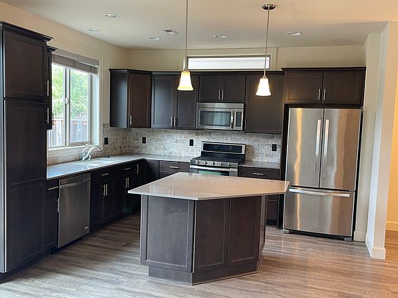 4th image of 3318 SE Summerfield Dr
