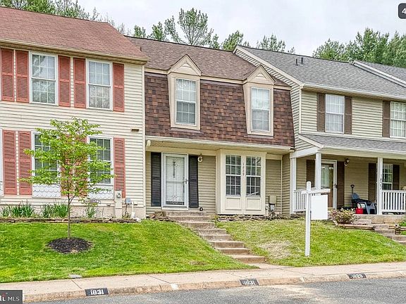 2nd image of 1829 Queen Anne Sq Townhome Bel