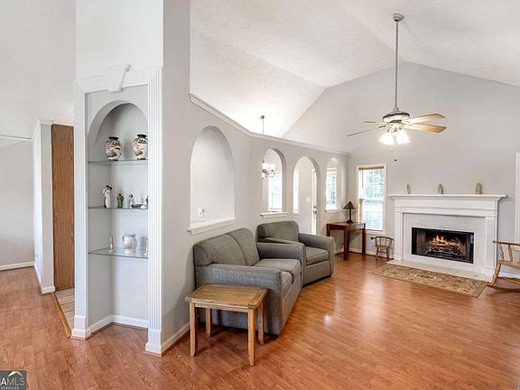 4th image of 1020 Dalby Way