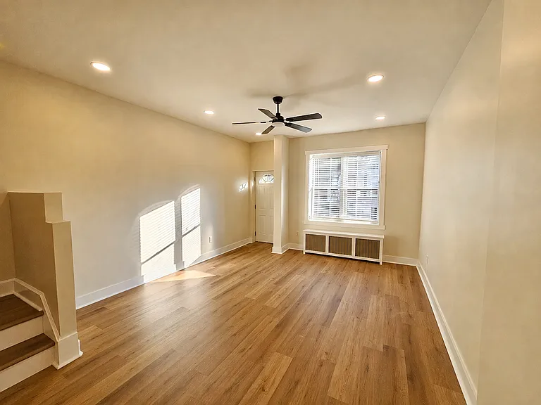 2525 E Madison St — Photo 2
