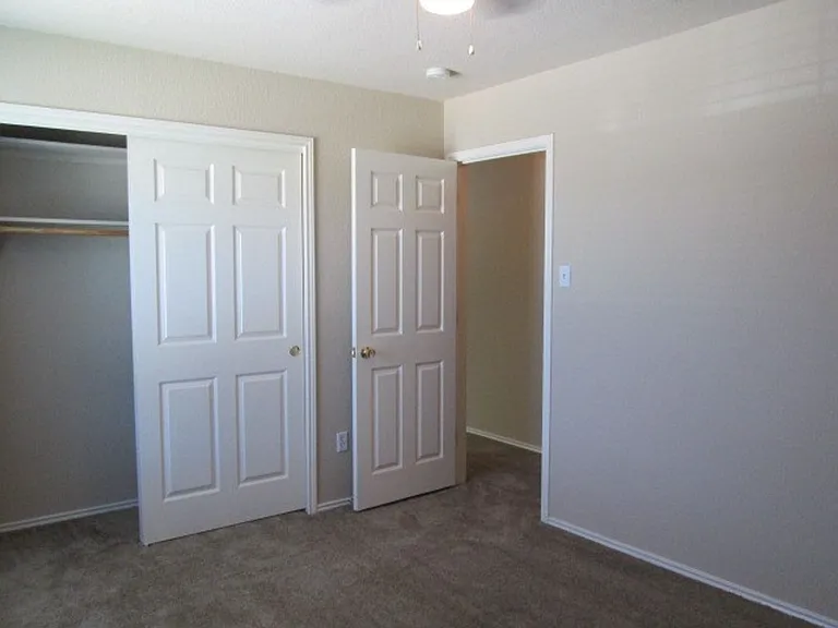 593 Cullen Blvd — Photo 22