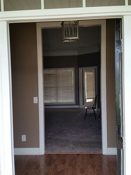 1st image of 215 Lovorn Cir