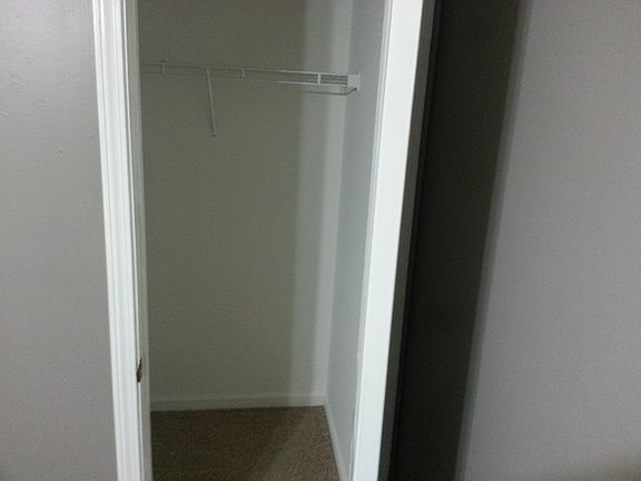 Room for rent has walk-in cl