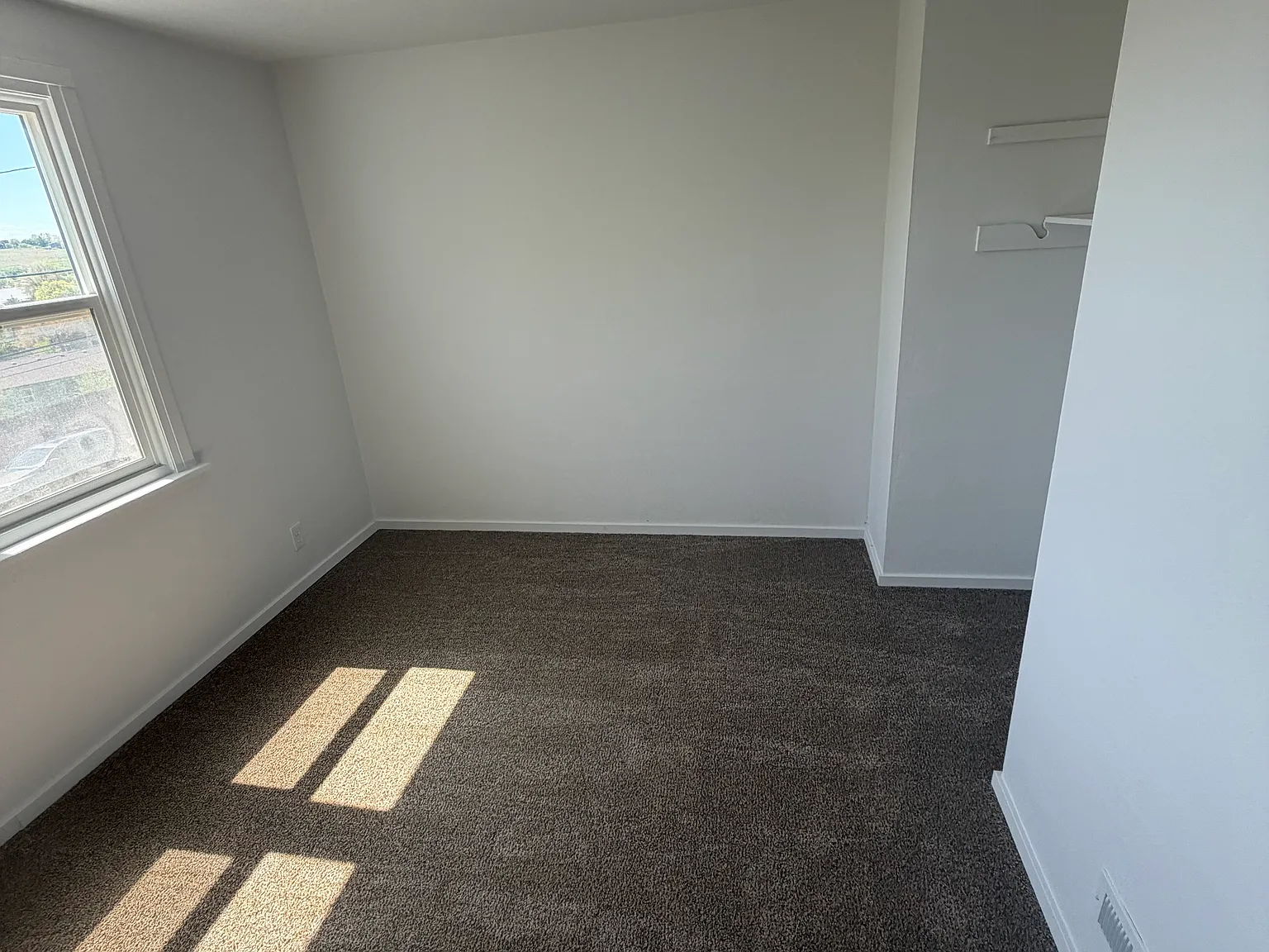 3 bed, 986 sqft, $1,300 — Photo 4