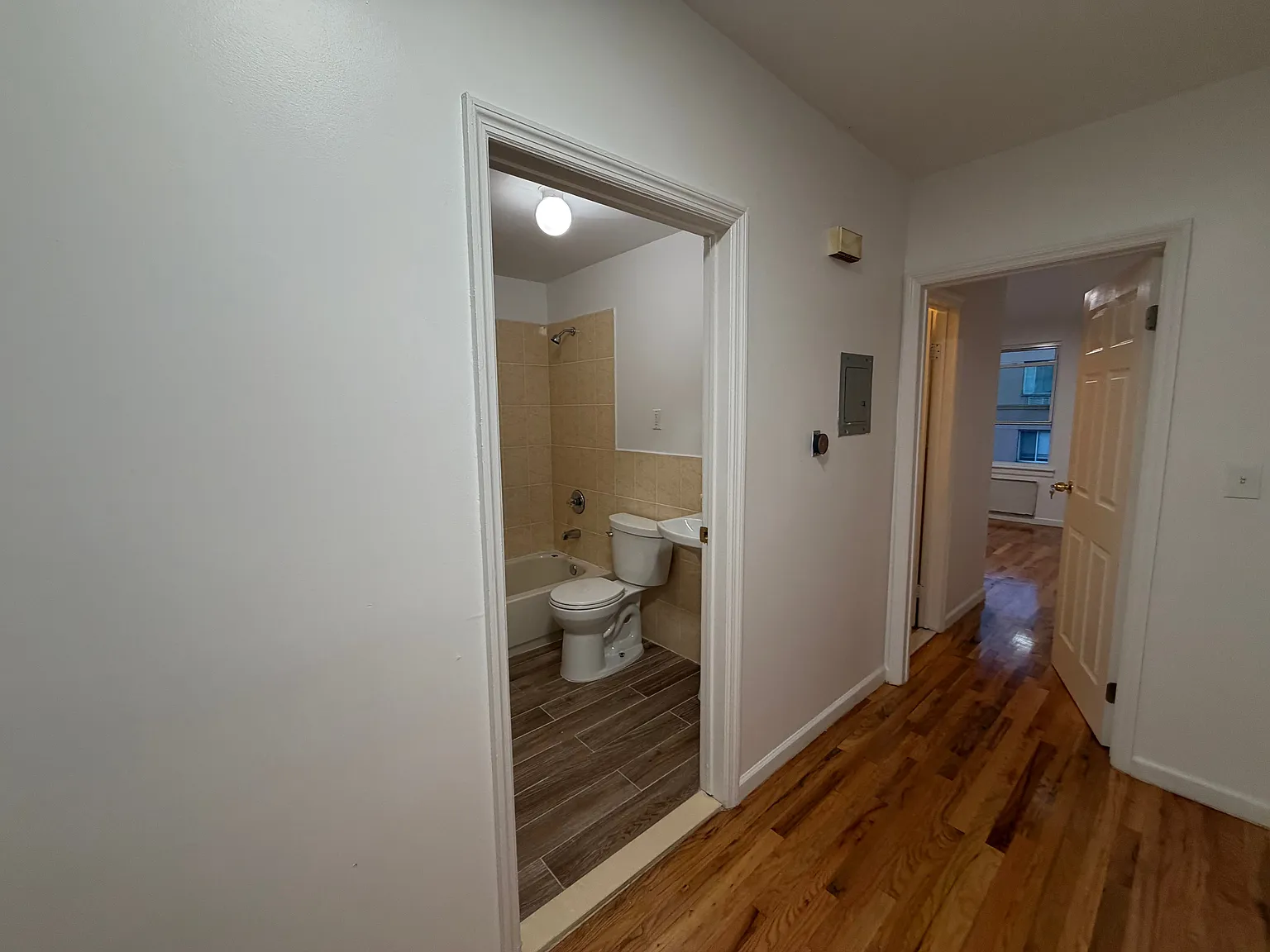 3 bed, $3,573 — Photo 1