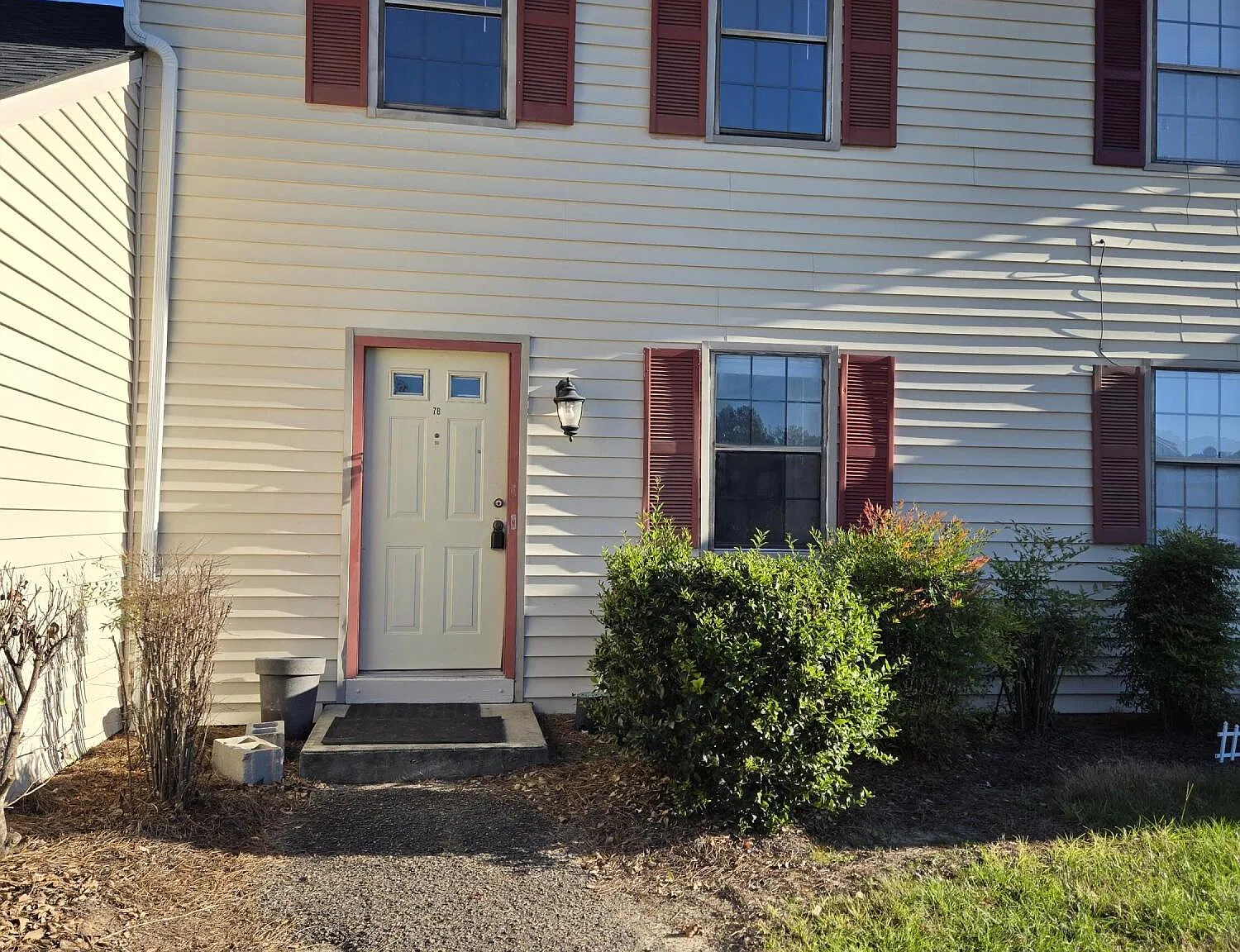 2 bed, 1.5 bath, 960 sqft, $1,300 — Photo 1