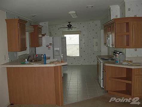 LARGE KITCHEN