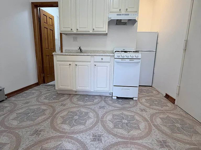 722 Leonard St #S — Photo 3