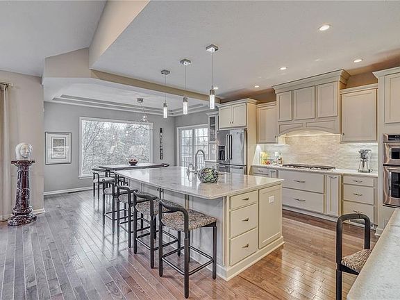 5th image of 1087 Chapelhill Dr #325