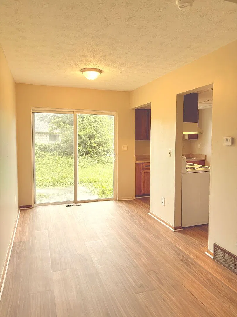 Beautiful 2BR 1BA Home w/ A/C Driveway Parking in Gahanna — Photo 3