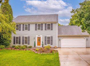 6633 W Beacon Hill Pl, Franklin, WI 53132