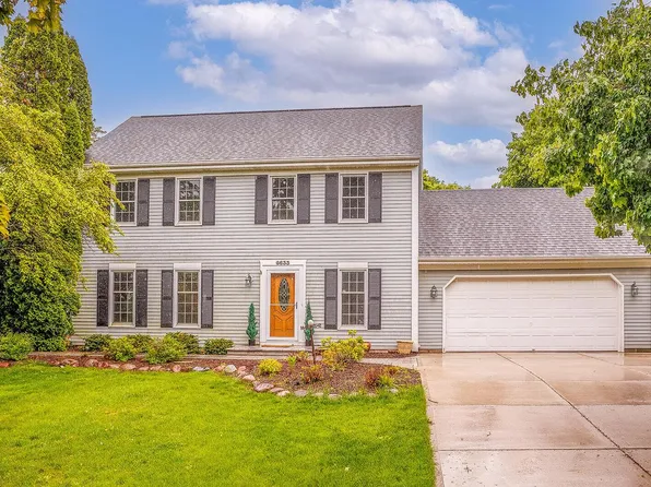 6633 West Beacon Hill PLACE, Franklin, WI 53132