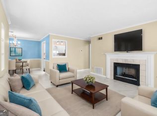 1009 Berkeley Woods Dr, Duluth, GA 30096