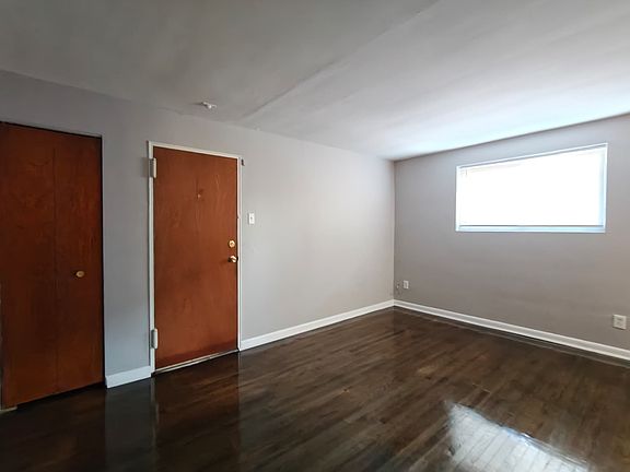 4th image of 7108 Oxford Ave #4