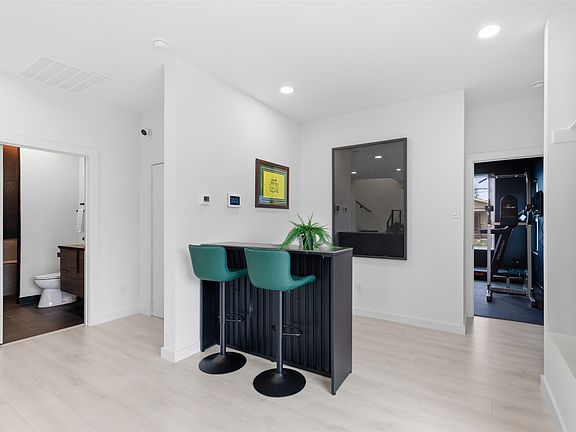 5th image of 1810 Kraft St