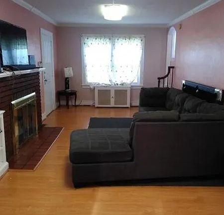 4th image of 955 Pierpont St