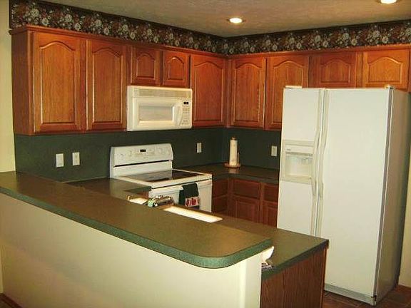 Kitchen with all appliances