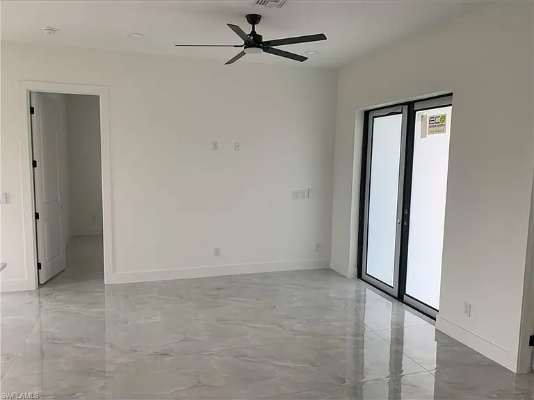 526 Raintree St E — Photo 5