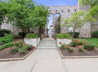 5017 Walnut St APT A, Kansas City, MO 64112