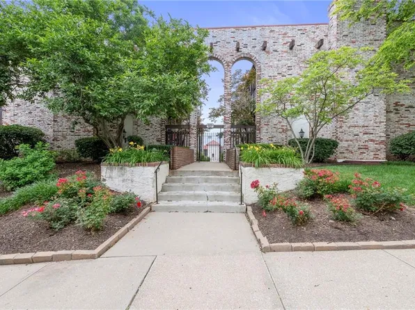 5017 Walnut St APT A, Kansas City, MO 64112