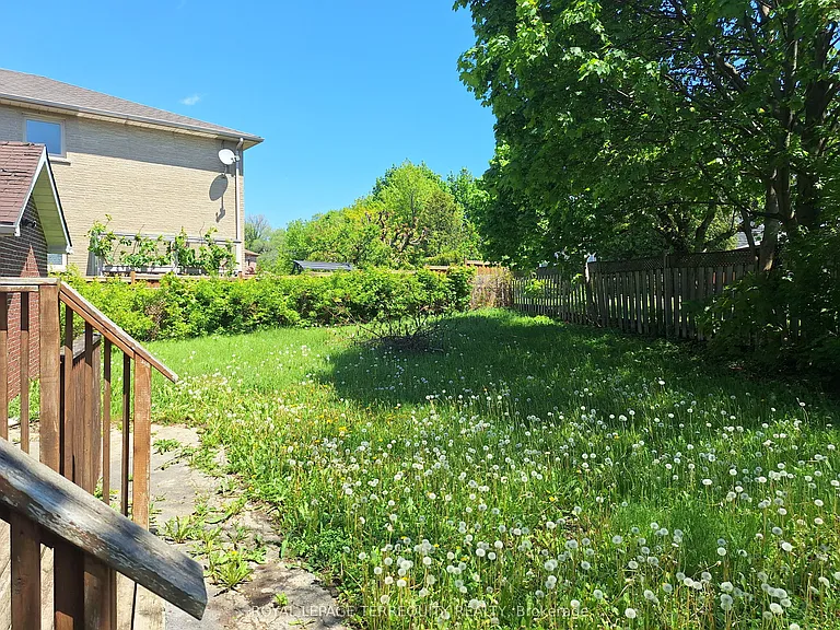 17 Compton Cres — Photo 18