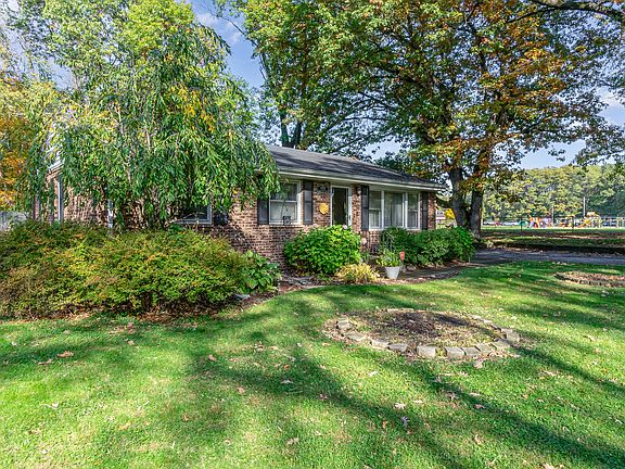 3rd image of 6122 Mockingbird Ave