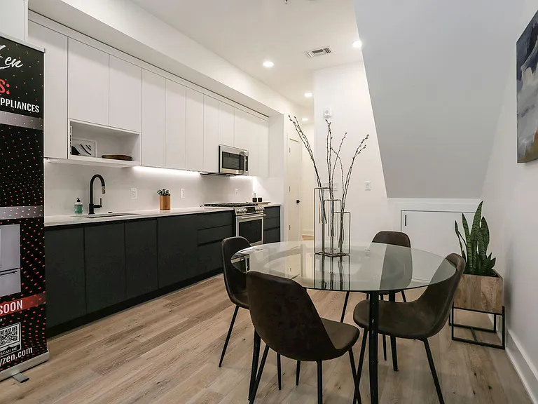 2566 University Pl NW #202 — Photo 2
