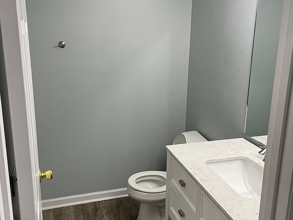 2nd image of 424 Crest Dr SW #424
