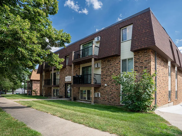 Bismarck, ND Belmont East Apartments | Exterior