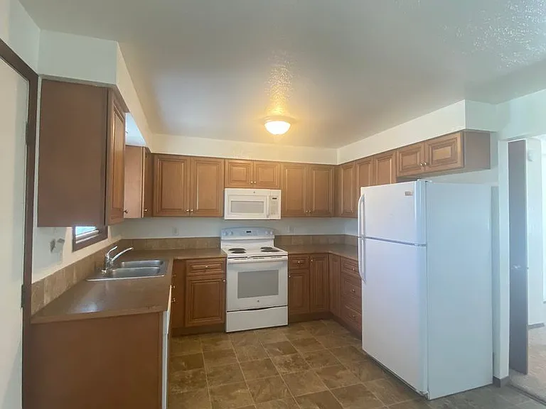 603-609 E. Kiernan Ave — Photo 15