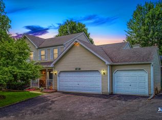 3207 Foxview Highland Dr, McHenry, IL 60050