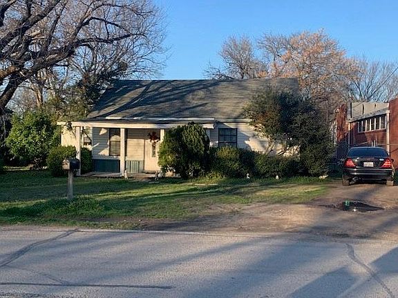 2nd image of 207 S Kaufman St