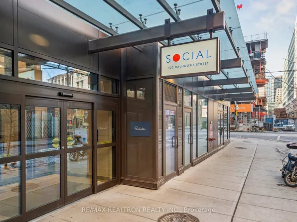 100 Dalhousie St #1412, Toronto, ON M5B 0C7