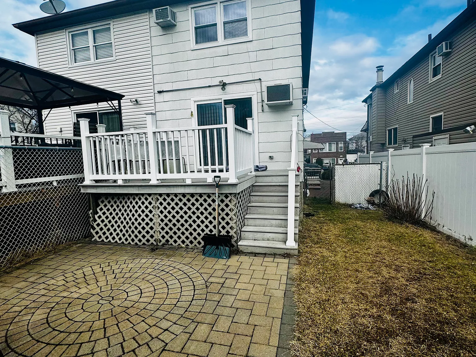 3 bed, 1.5 bath, 1995 sqft, $3,500 — Photo 3