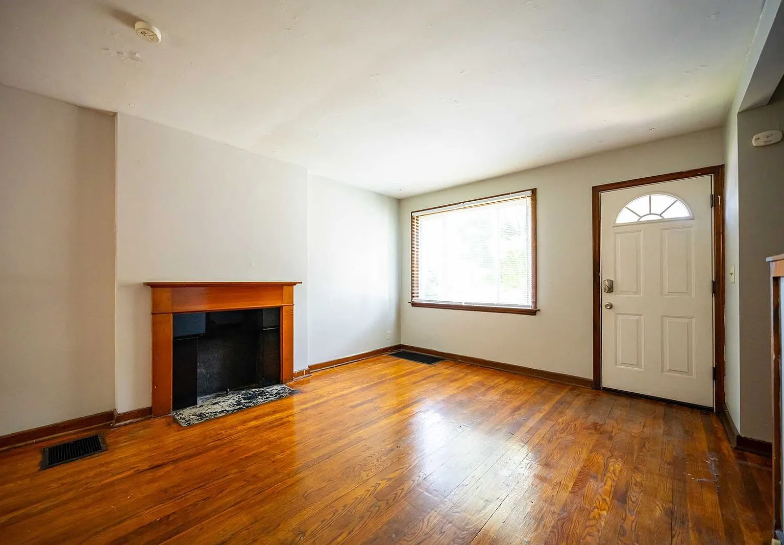 2 bed, 1.0 bath, $1,325 — Photo 3