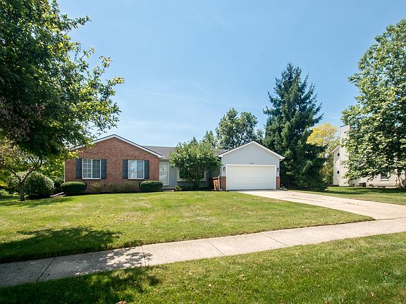 3rd image of 6595 Sauk Trl